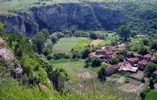 18971738bulgarian-village