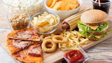 36944696bigstock-fast-food-and-unhealthy-eating-93990458-e1461619779621