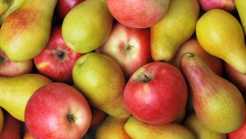93525436fruit-and-vegetable-market-chefs-guide-to-apples-and-pears-teaser