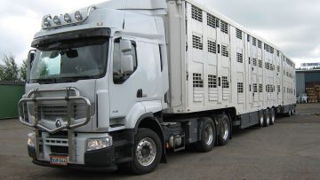 1280px-Renault_animal_transport_truck