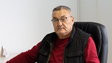 Димо Денчев, собственик на мандра, с. Белица