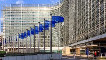 EU-Flags-European-Union-Commission-Building-1