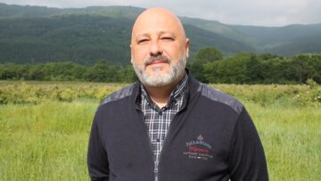 Proizvoditelyat na biorozi i rozovo maslo Vladimir Stoyanov_9957